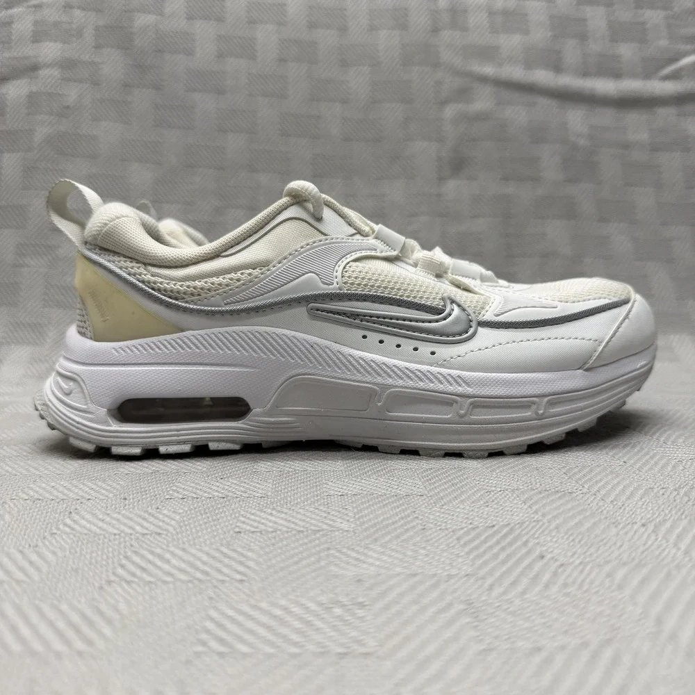 Nike Air Max Bliss Summit White Womens Size 6 DH5128-101